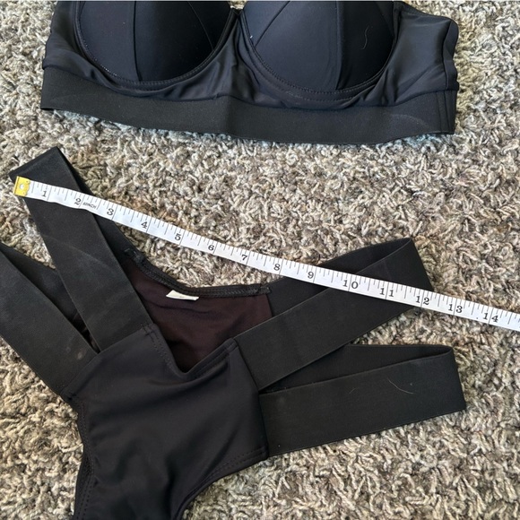 Elegant Black Bikini Set - Picture 4 of 5